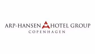 Logotyp för Arp-Hansen Hotel Group med bokstaven "A" i rött. Texten lyder "Arp-Hansen Hotel Group Copenhagen" i svart på vit bakgrund.